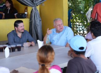 POLÍTICA PLAYA DEL CARMEN, Q.ROO / Farid Rentería y Rafael Marín sostienen reunión con pescadores de Playa del Carmen