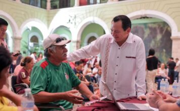 EJECUTIVO YUCATÁN / Joaquín Díaz Mena escucha y atiende personalmente en Audiencias con el Pueblo