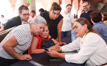 MÉRIDA, YUCATÁN / Acerca Cecilia Patrón servicios de salud, empleo y ecología durante el Miércoles Ciudadano