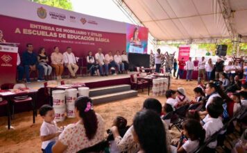 EJECUTIVO VERACRUZ / Queremos a la niñez y juventud en las aulas: Rocío Nahle durante la entrega de útiles y mobiliario a la región Olmeca