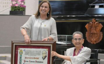 EJECUTIVO VERACRUZ / Medalla a Gloria Sánchez reconoce una vida de educación, justicia social y servicio a Veracruz: Rocío Nahle