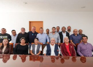 MICHOACÁN /Se reúne Torres Piña con líderes sindicales de educación en Michoacán