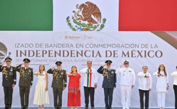EJECUTIVO CHIAPAS / Eduardo Ramírez presencia el Desfile Militar acompañado por miles de chiapanecas y chiapanecos