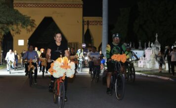 MÉRIDA,YUCATÁN / Más de 3 mil ciclistas se apropian de calles del centro de Mérida en la décima Rodada de las Ánimas.