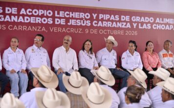 EJECUTIVO VERACRUZ / Entrega Rocío Nahle dos centros de acopio lechero y pipas para productores del sur de Veracruz